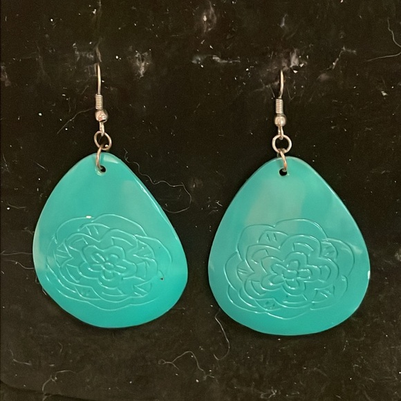 3” turquoise color year drop shaped floral diamond etch pattern dangle earrings - Picture 3 of 10